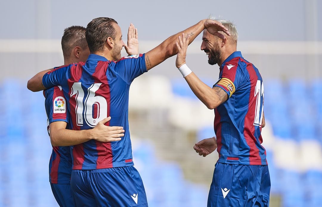 Soldado celebra su primer gol con la camiseta del Levante