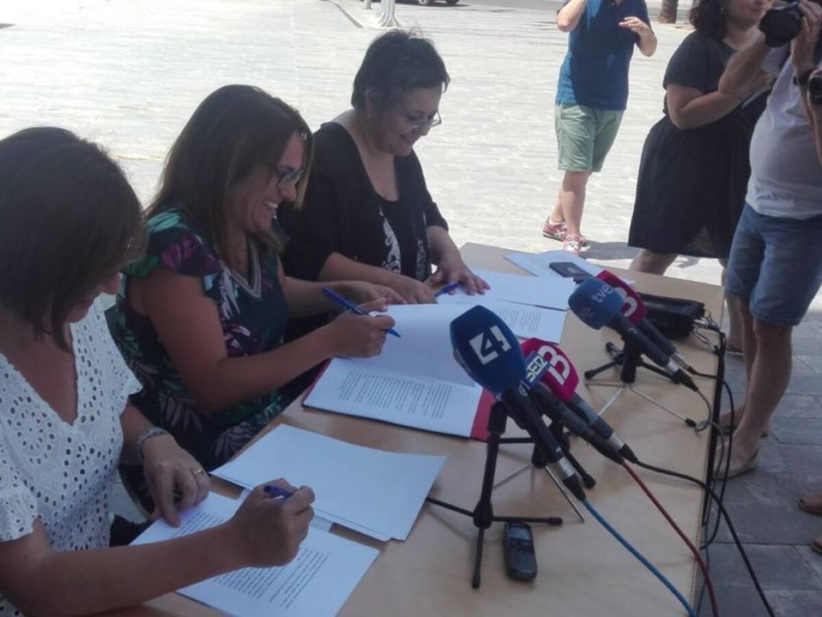 PSOE, Més i Podem signen l'acord pel Consell