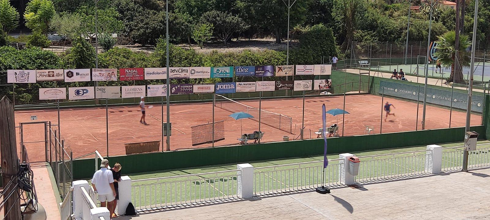 Jornada de tenis en el Club Camp Bixquert de Xàtiva