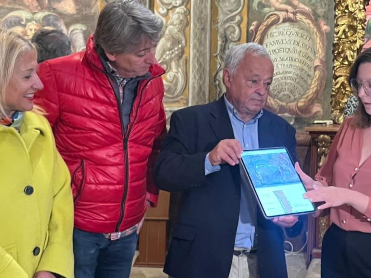 Reapertura de San Saturio el día de su patrón Gonzalo Santonja, consejero de Cultura; Carlos Martínez, alcalde de Soria; Abilio Martínez, Obispo de Osma-Soria