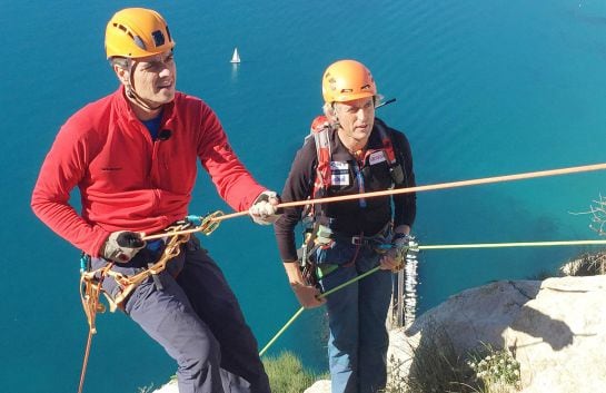 Pedro Sánchez y Jesús Calleja escalando el Peñón de Ifarch