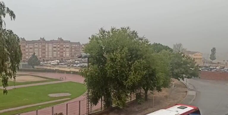 El Ayuntamiento aloja a diez personas debido a la inundación de varias viviendas de la Junta en Nueva Segovia