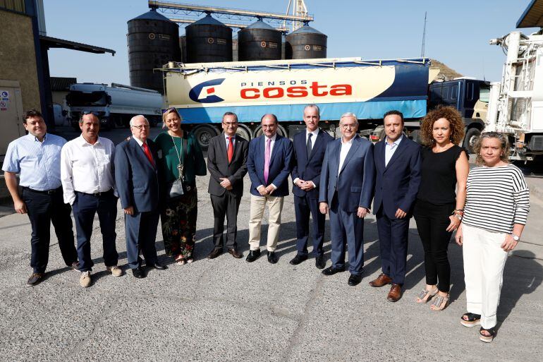 El Presidente de Aragón, Javier Lambán, y la consejera de Economía, Industria y Empleo, Marta Gastón, mantienen una reunión de trabajo con el Grupo Costa en Fraga para conocer sus planes empresariales