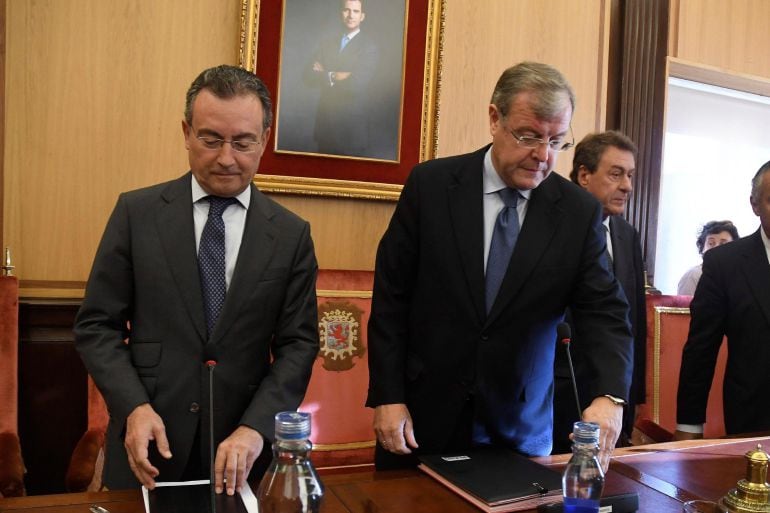 El alcalde de León, Antonio Silván, a su llegada al pleno extraordinario