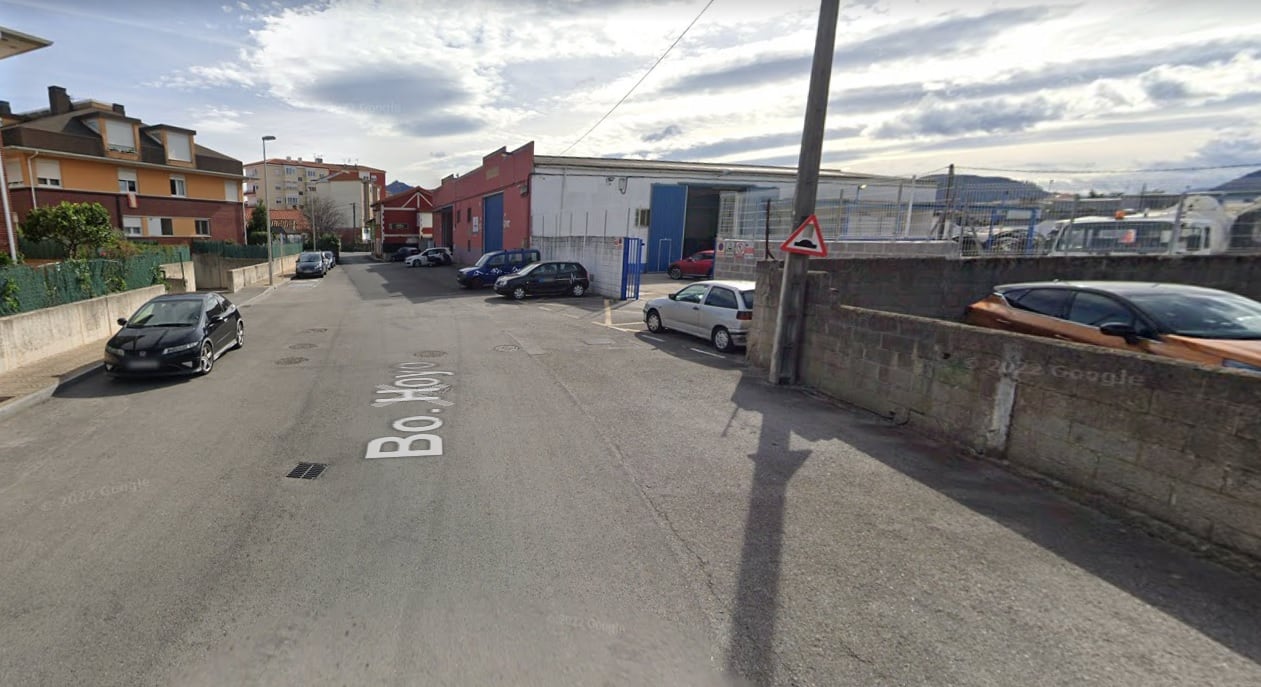 Barrio de El Hoyo, zona de Torrelavega en la que se encuentra la nave donde se ha producido el accidente laboral mortal.