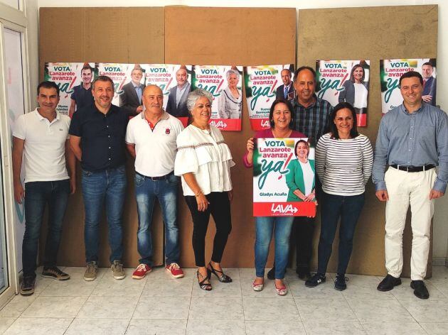 Candidatos de Lanzarote Avanza al Cabildo de Lanzarote y los siete ayuntamientos junto a la parlamentaria Gladys Acuña.