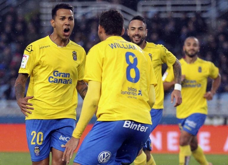  El delantero brasileño de la Unión Deportiva Las Palmas Willian José  celebra el gol marcado ante la Real Sociedad