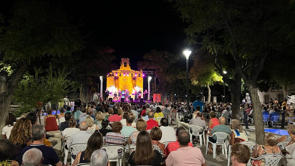 Aspecto que presentaba la Plaza de Fátima durante la actuación de Andaraje