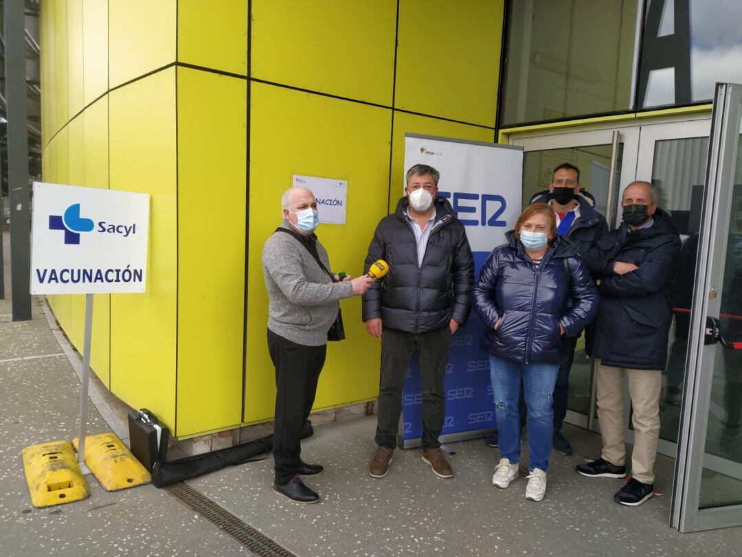Radio Castilla dedicó una de sus salidas semanales a la vacunación masiva en el Coliseum