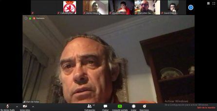 Un instante de la reunión telemática entre Felipe Llamazares y peñistas de la Cultural