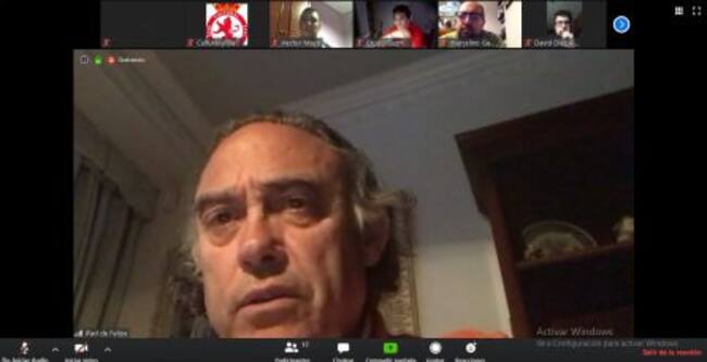 Un instante de la reunión telemática entre Felipe Llamazares y peñistas de la Cultural