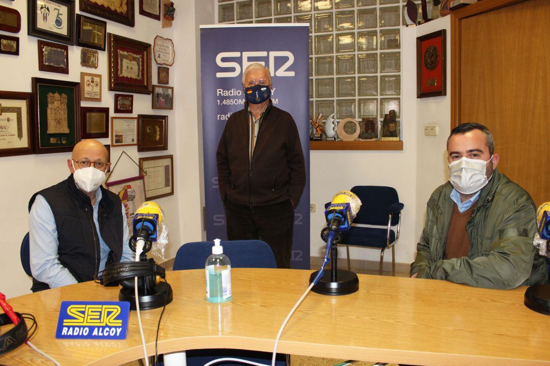 Joanfra Rozalén, Paco Aznar y Raül Llopis, en el estudio de Radio Alcoy