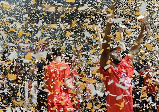 BRL100. Berlin (Germany), 15/05/2016.- Aaron Jackson and his teammate of CSKA Moscow celebrate after winning the Euroleague Final Four final basketball match between Fenerbahce Istanbul and CSKA Moscow at Mercedes-Benz Arena in Berlin, Germany, 15 May, 20