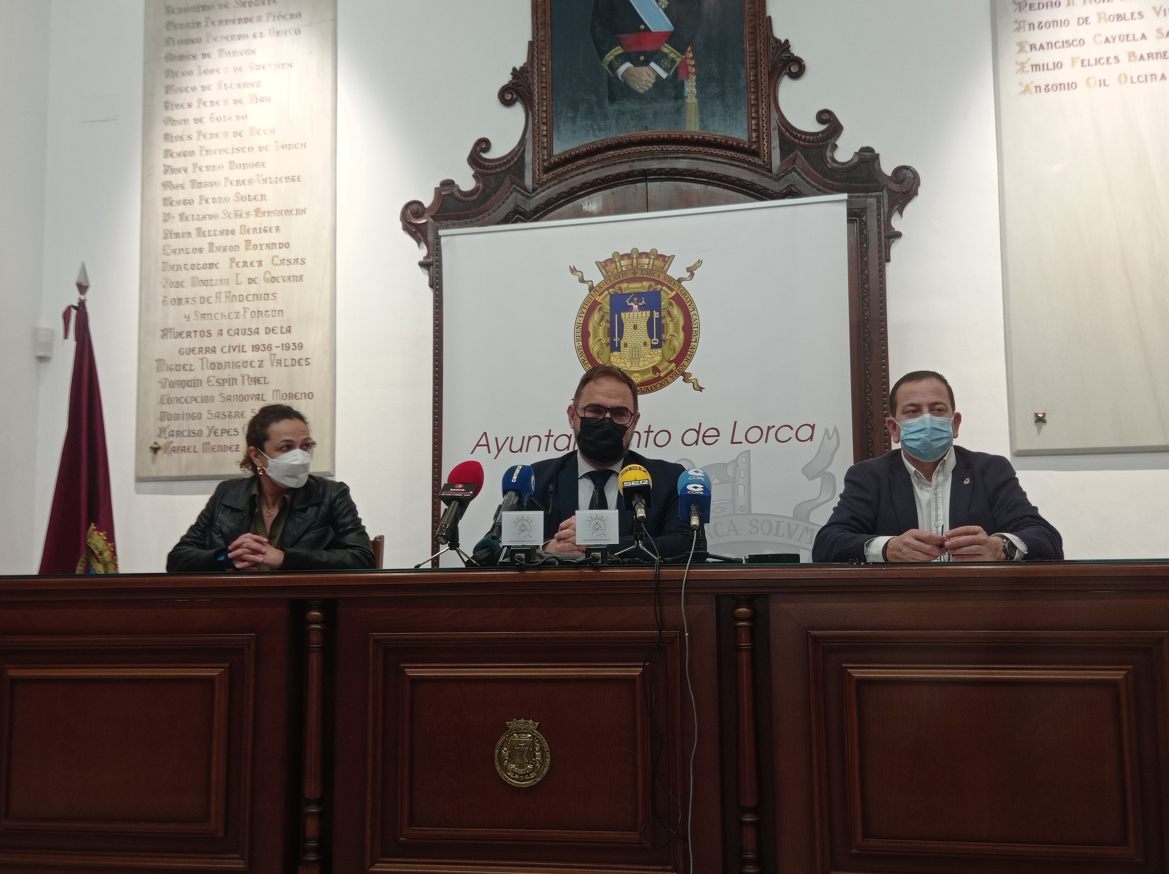 El alcalde de Lorca, Diego José Mateos, Isabel Casalduero, edil de Emergencias y José Luis Ruiz Guillén, concejal de Seguridad.