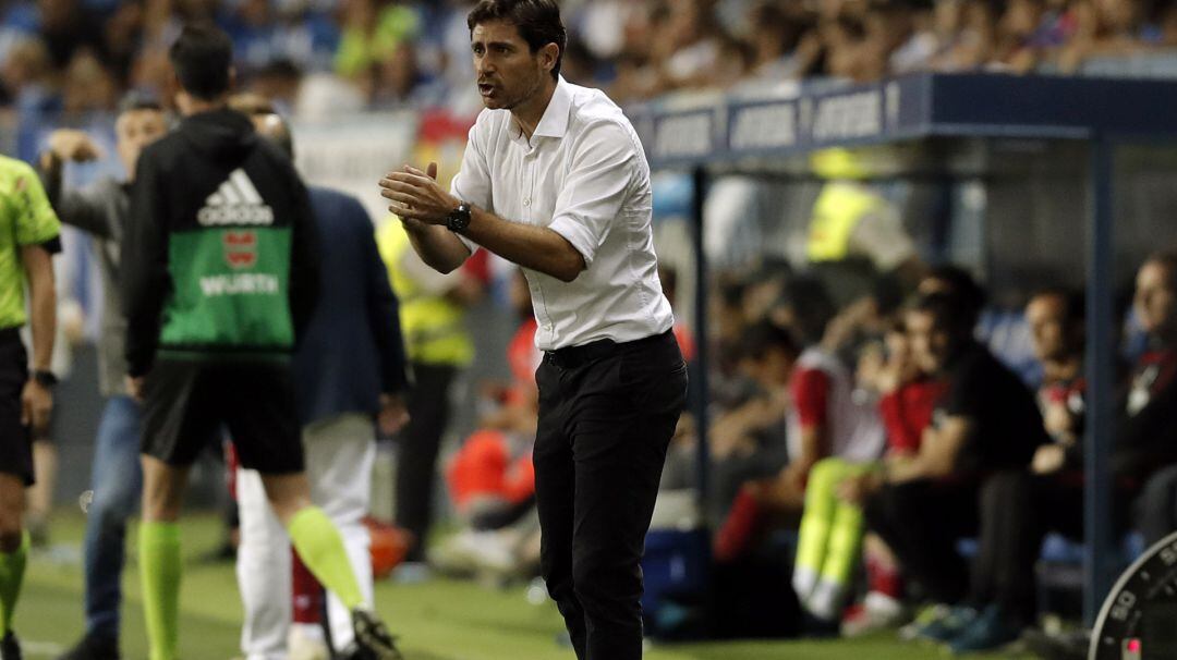 Víctor, animando desde la banda en el último partido de la temporada