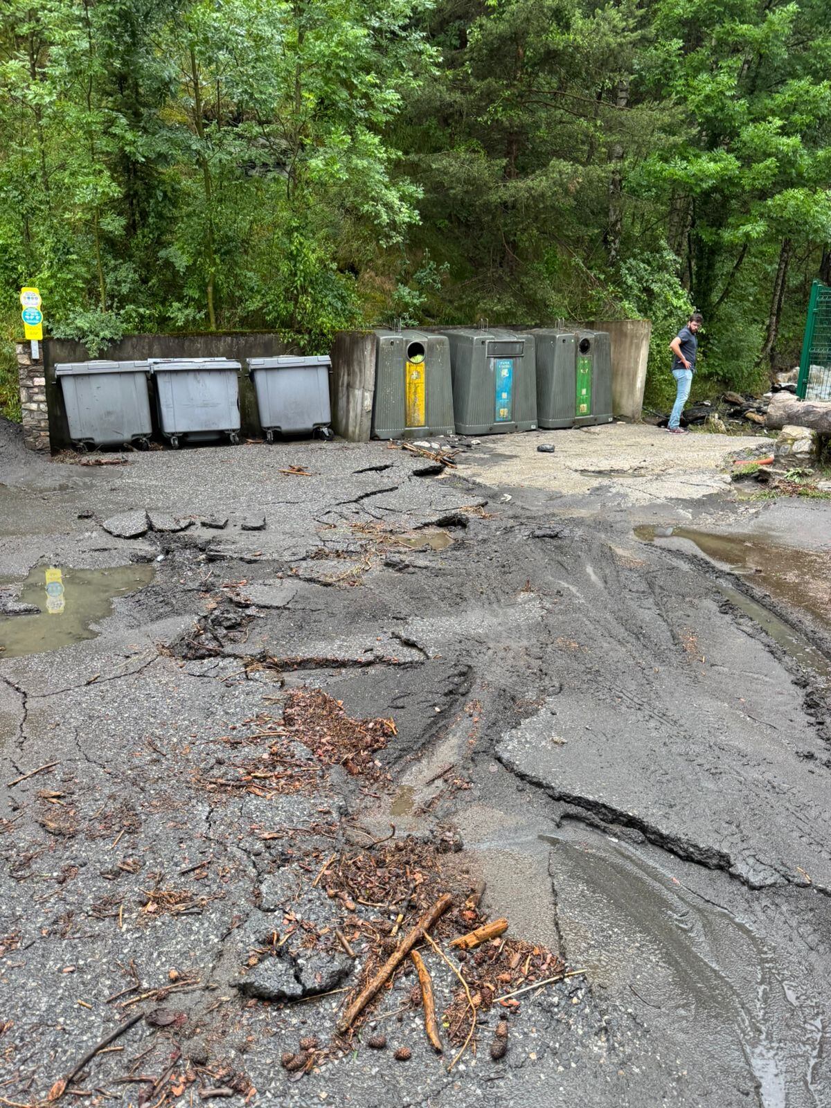 Estat de les vies de Sant Julià afectades per les torrentades d&#039;ahir