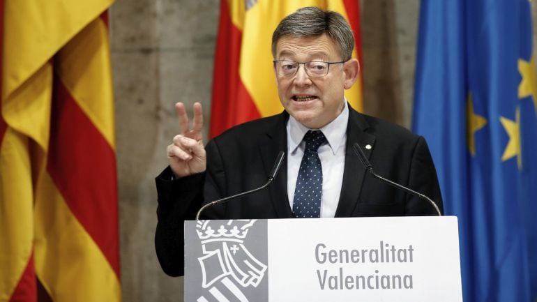 El president de la Generalitat, Ximo Puig, durante su intervención tras la reunión con alcaldes de la autoridad metropolitana de Valencia para reivindicar inversiones del Estado para disponer de una entidad metropolitana de transporte