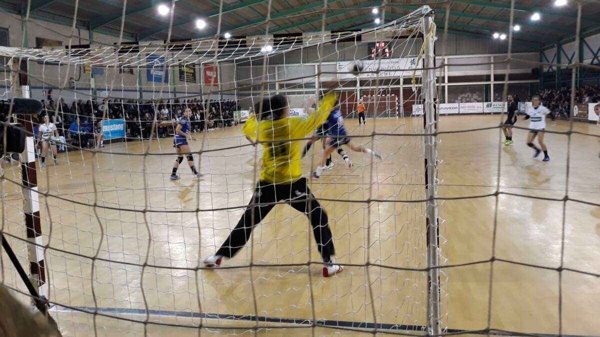 El Elche Mustang se exhibe en Carrús y vence 25-24 al potente Bera Bera