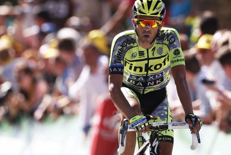 El ciclista español Alberto Contador, del Tinkoff, llega a la meta de la tercera etapa, entre Amberes y Huy.