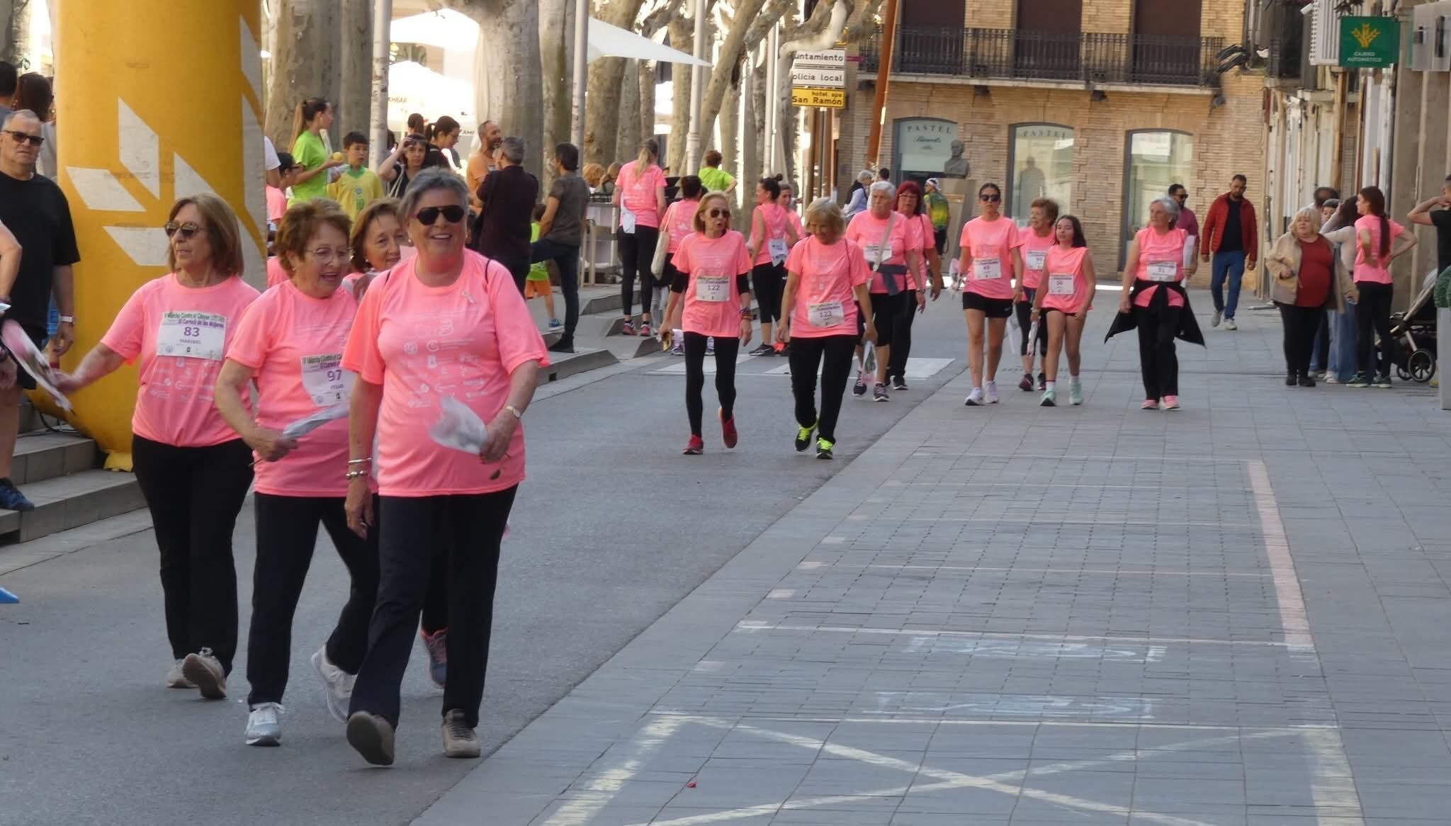 Participantes en la Carrera de la Mujer y la Marcha contra el Cáncer