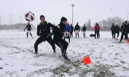 La nieve presidió el último entrenamiento de la Cultural antes del partido