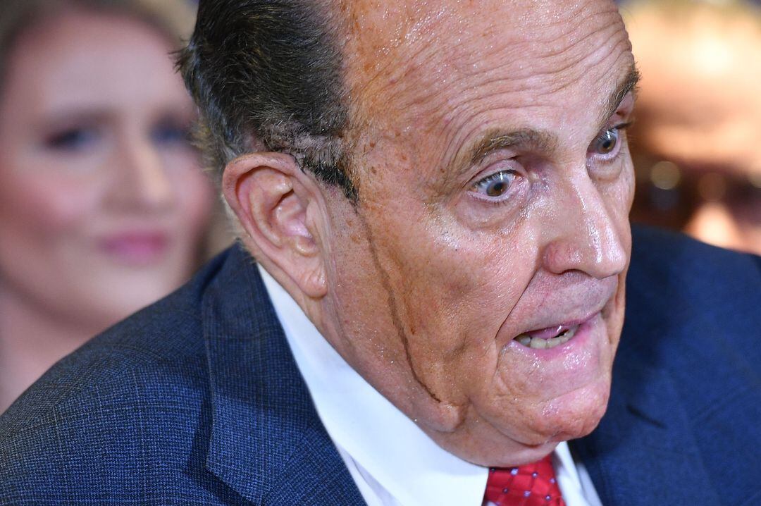 Rudy Giuliani, el abogado de Trump, es hospitalizado por coronavirus