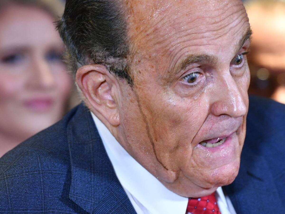 Rudy Giuliani, el abogado de Trump, es hospitalizado por coronavirus