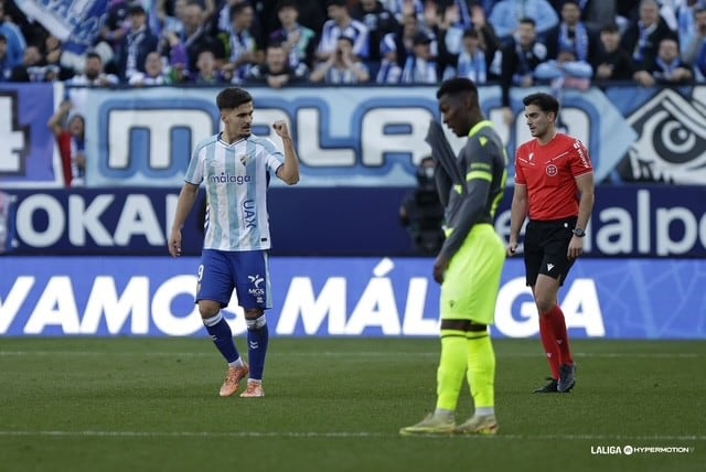 El delantero del Málaga Carlos Ruiz Chupete, protagonista con dos goles en la victoria de su equipo contra el Ceuta