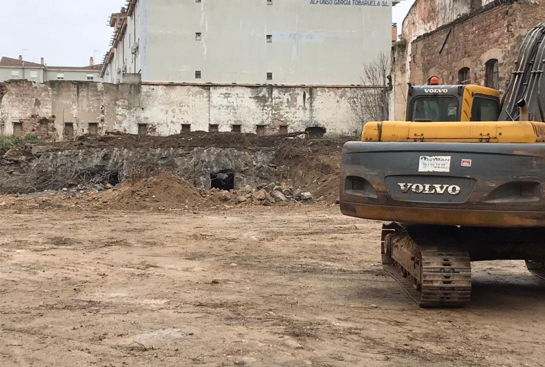 Terrenos de la antigua fábrica de &quot;La Constancia&quot;, en la calle Julio Burell de Linares.