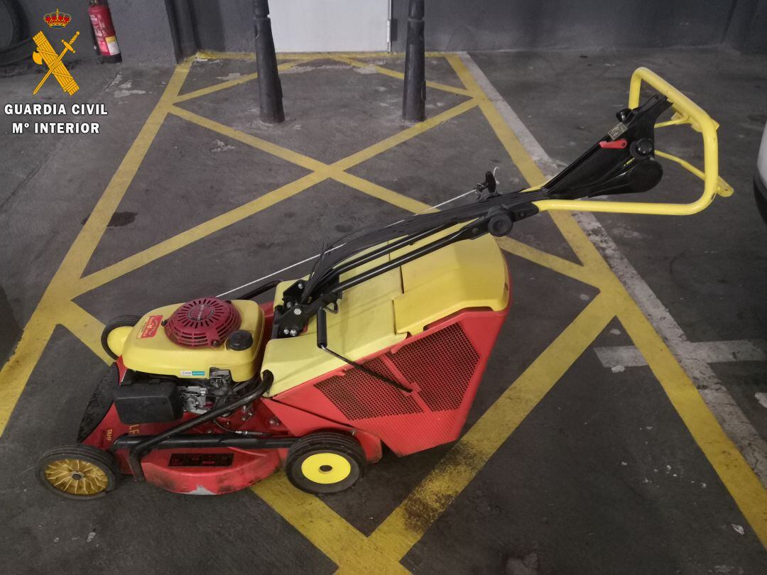 Entre el material sustraido se encontraba una desbrozadora
