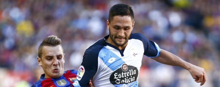 Florin Andone frente al Barcelona