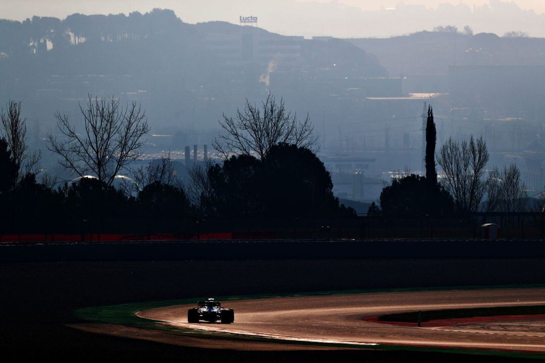 El McLaren rueda en el Circuito de Barcelona - Catalunya el pasado jueves