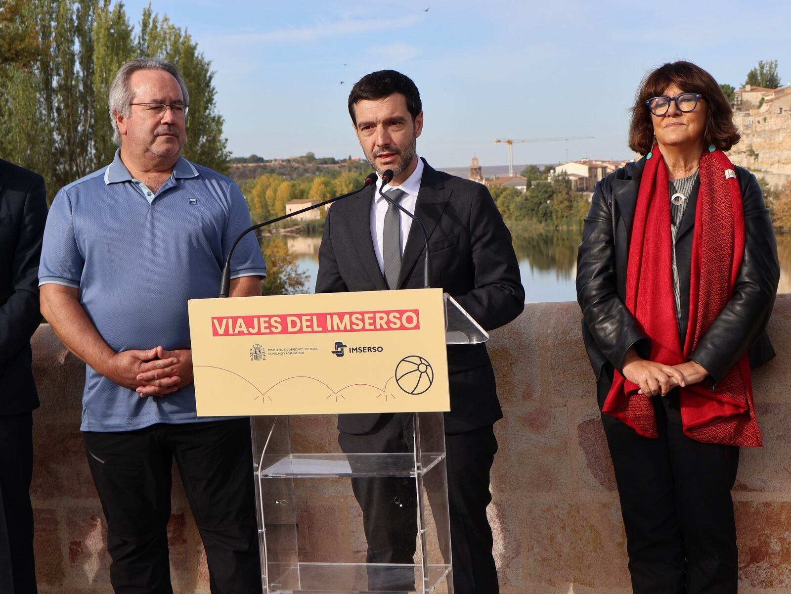 Francisco Guarido, alcalde de Zamora; Pablo Bustinduy, ministro de Derechos Sociales; y María Teresa Sancho, directora del Imserso