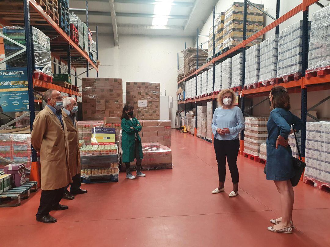 Visita de la Subdelegada del Gobierno al Banco de Alimentos en Segovia