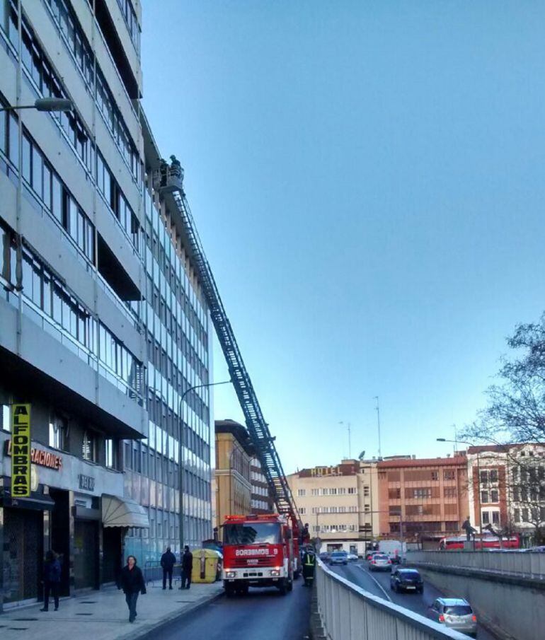 Foto enviada por un oyente en la que se puede ver la intervención de los bomberos