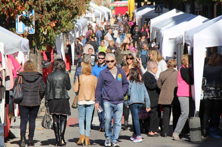 Nombrós públic a la fira Oh!Fertes de Sant Julià aquest diumenge.