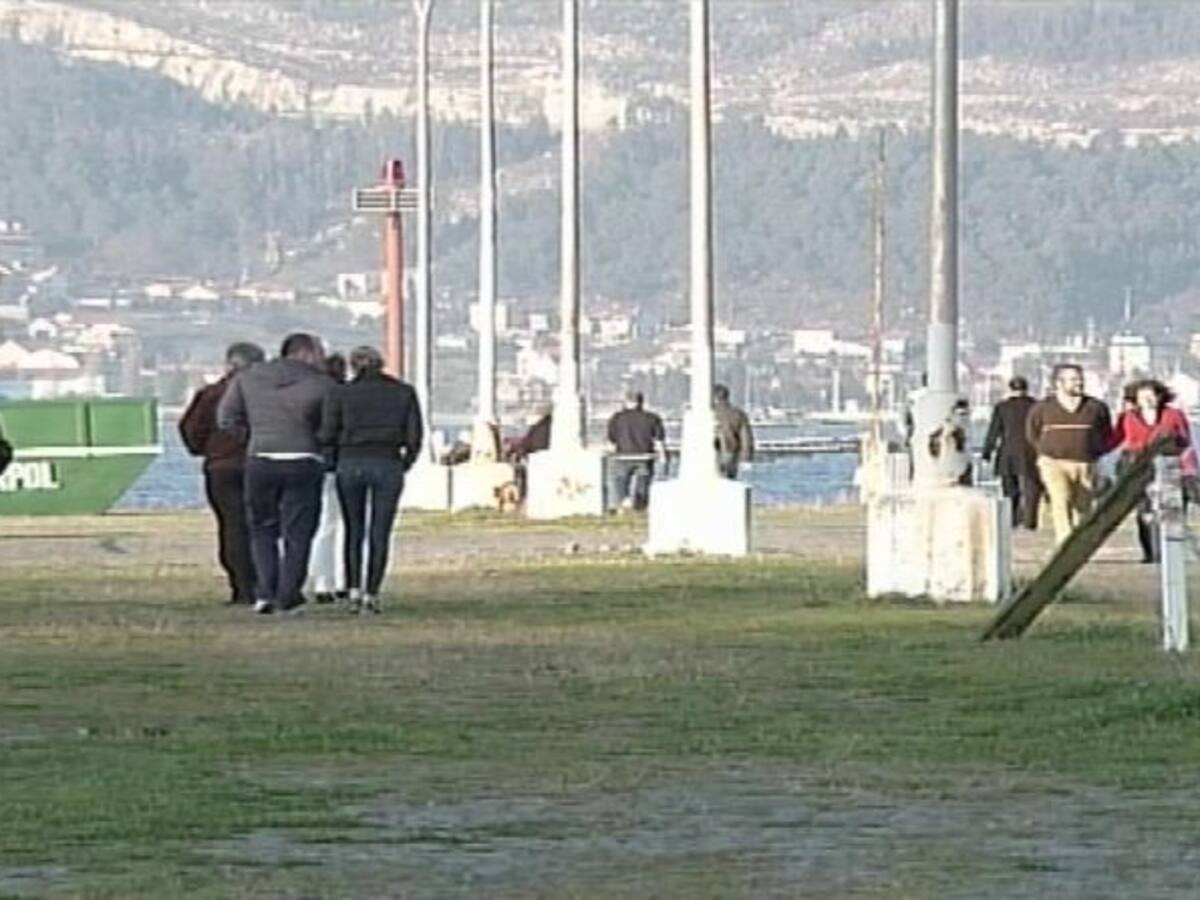 Los vecinos de Teis presentan al Concello más de 3.000 firmas para recuperar la ETEA