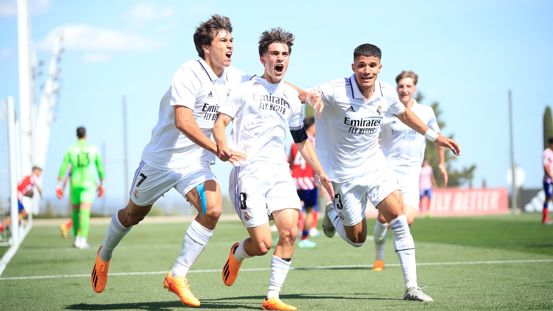 Los jugadores del Real Madrid celebrando un gol @lafabricacrm