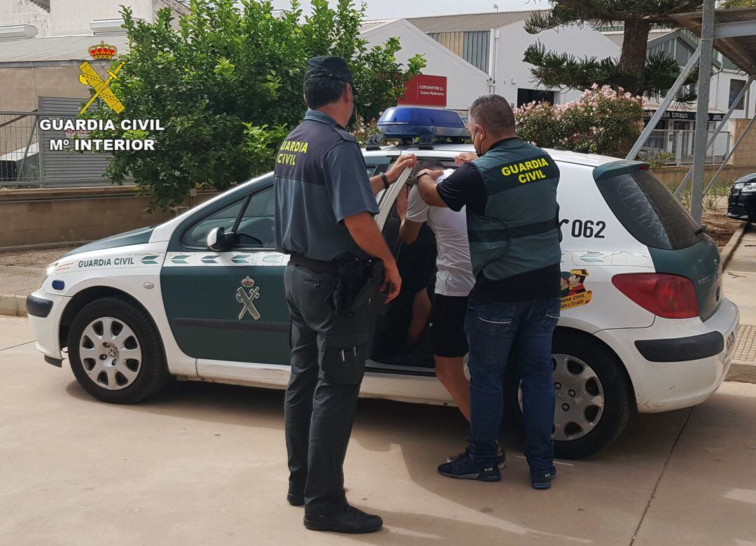 14-08-2021 El detenido es introducido en el coche policial ESPAÑA EUROPA MURCIA JUSTICIA SOCIEDAD
 GUARDIA CIVIL
 