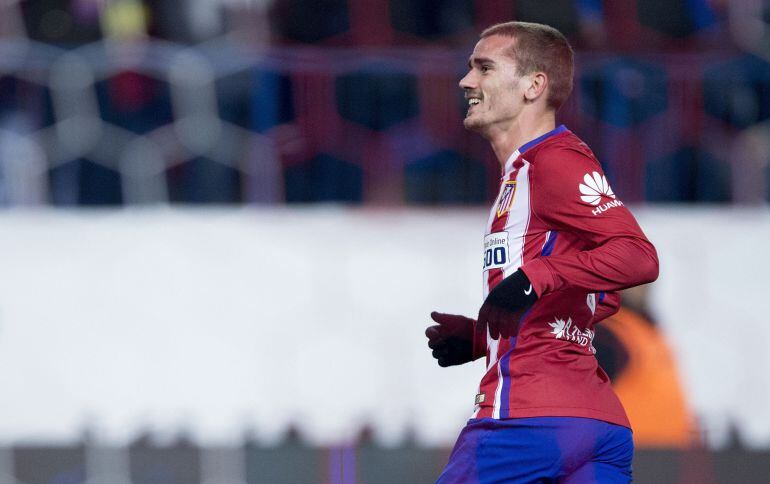 Griezmann celebra un tanto con el Atlético