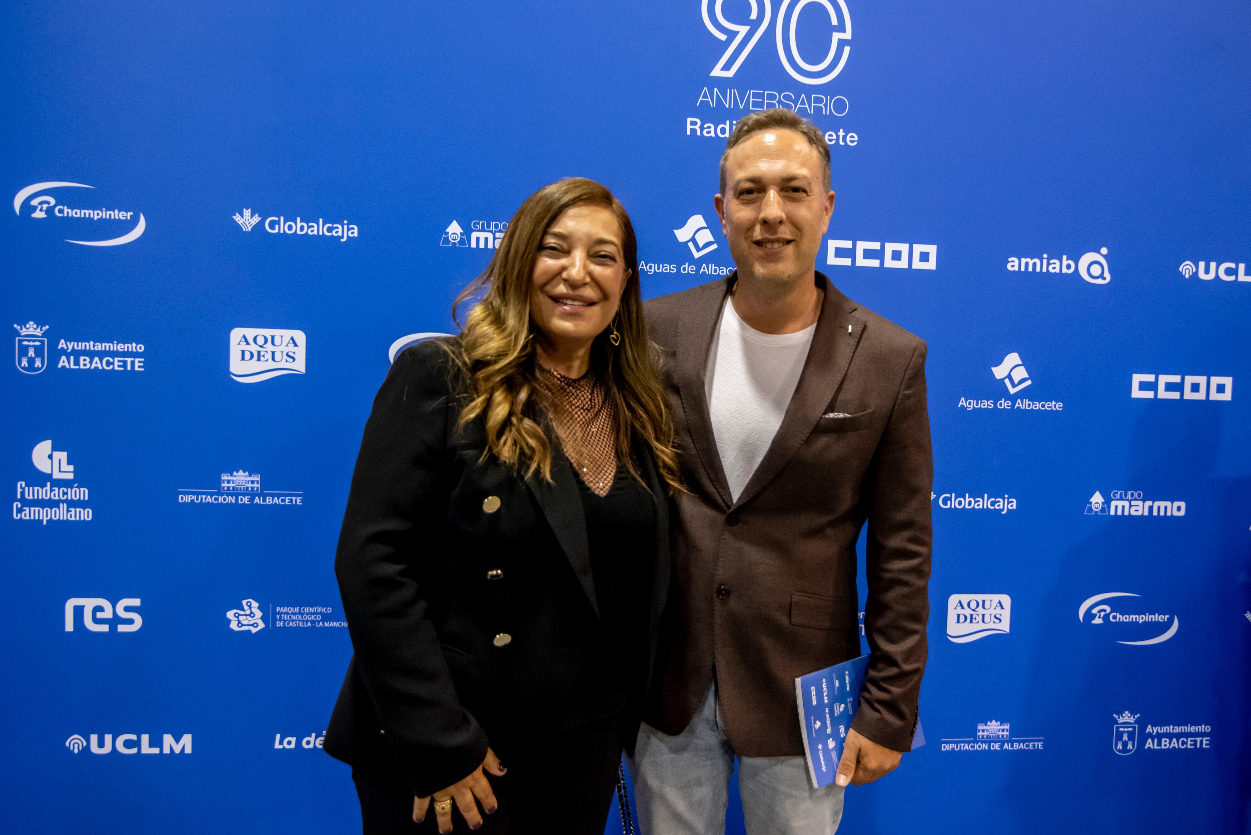 La directora de Radio Albacete, Justina Gómez, y el presidente de ANPE en Castilla-La Mancha, Martín Navarro.