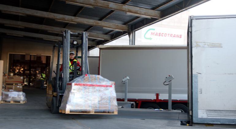 El primer cas conegut va ser quan van trobar persones a dins d'un camió que va arribar al polígon de Celrà.