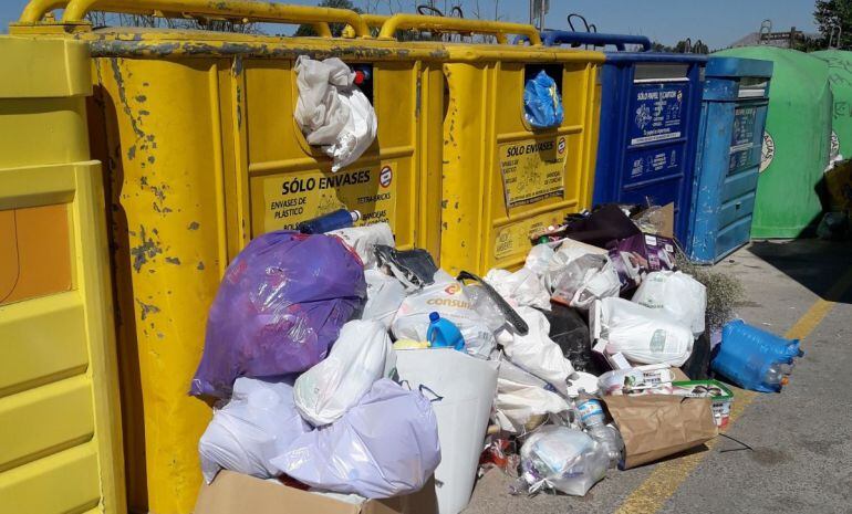 El sindicato denuncia la situación de la recogida de envases