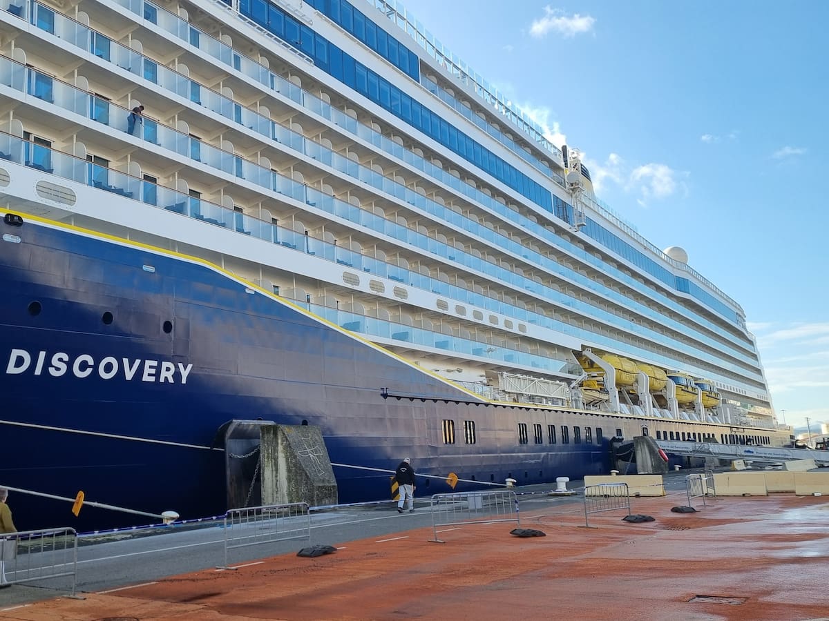 El 'Spirit of Discovery', el crucero de 1.300 pasajeros, que no ha podido salir de Santander por culpa de la borrasca 'Ingrid'