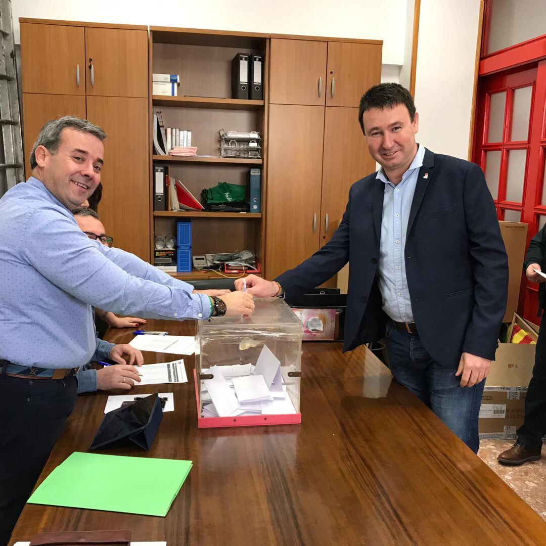 Daniel Campos durante la votación de la candidaturas para las elecciones municipales 2019