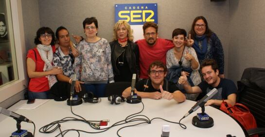 Integrantes de Aprosdeco, con parte del equipo de grabación de su última camapaña, dirigda por Luis Eduardo Pérez.