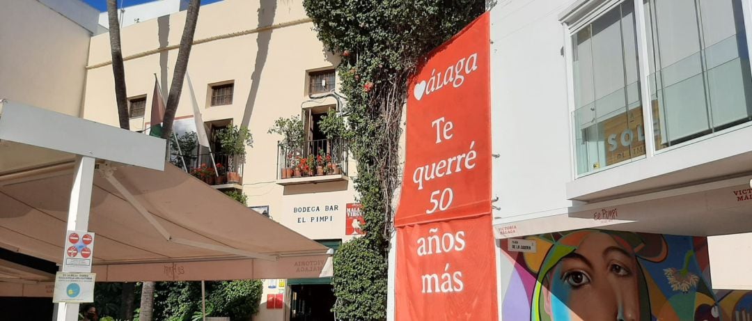 Eslogan conmemorativo del 50 aniversario de Las Bodegas &#039;El Pimpi&#039;, en Málaga 