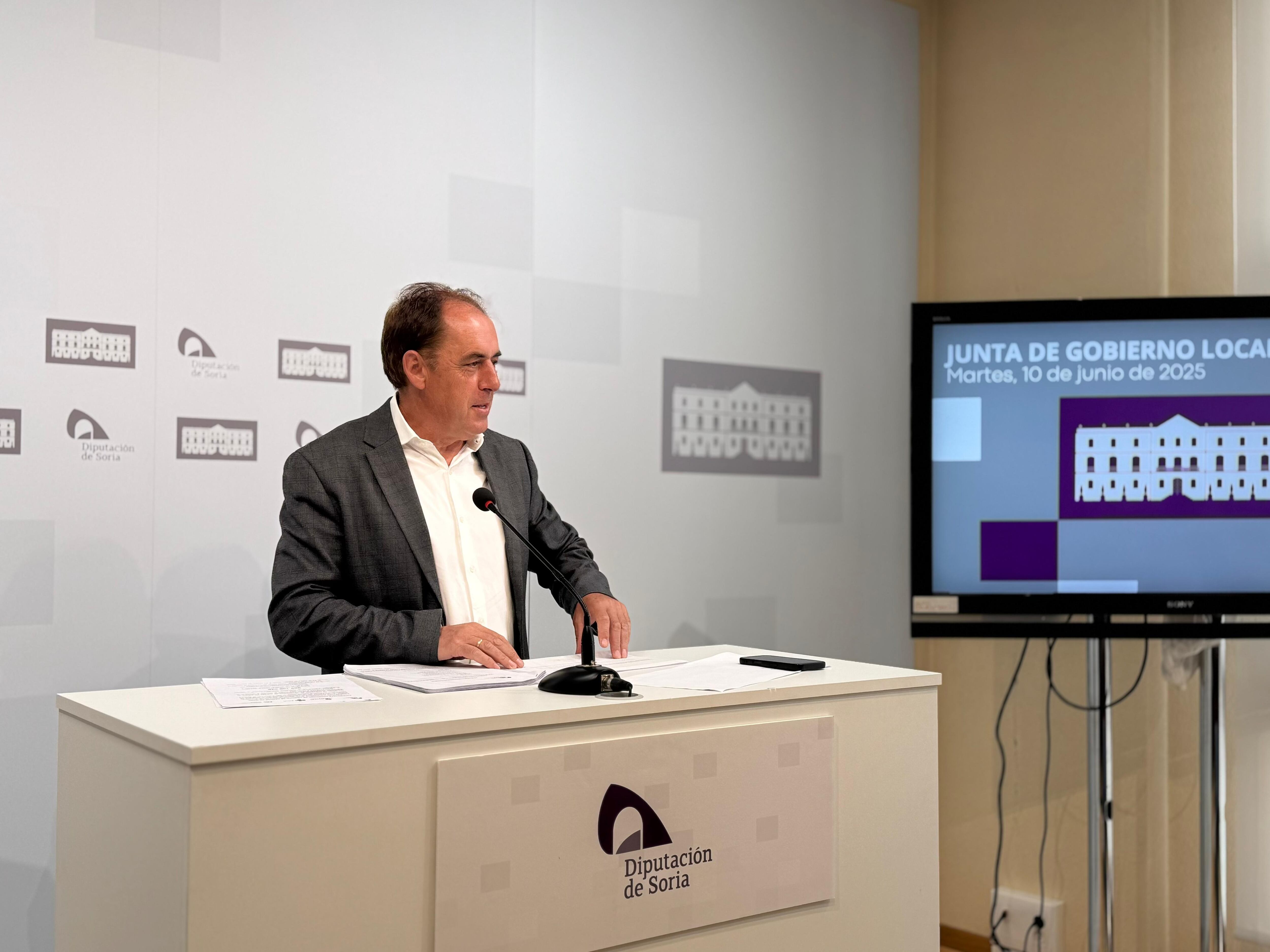 Benito Serrano, presidente de la Diputación de Soria, en rueda de prensa.