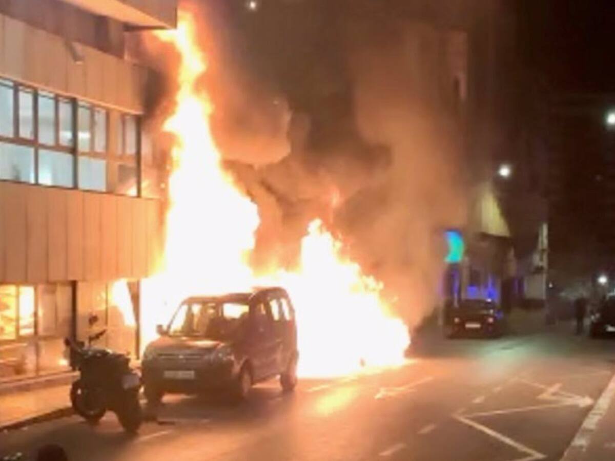 Desalojan un centro de menores de Alicante por el incendio de un contenedor que investiga la Policía Nacional