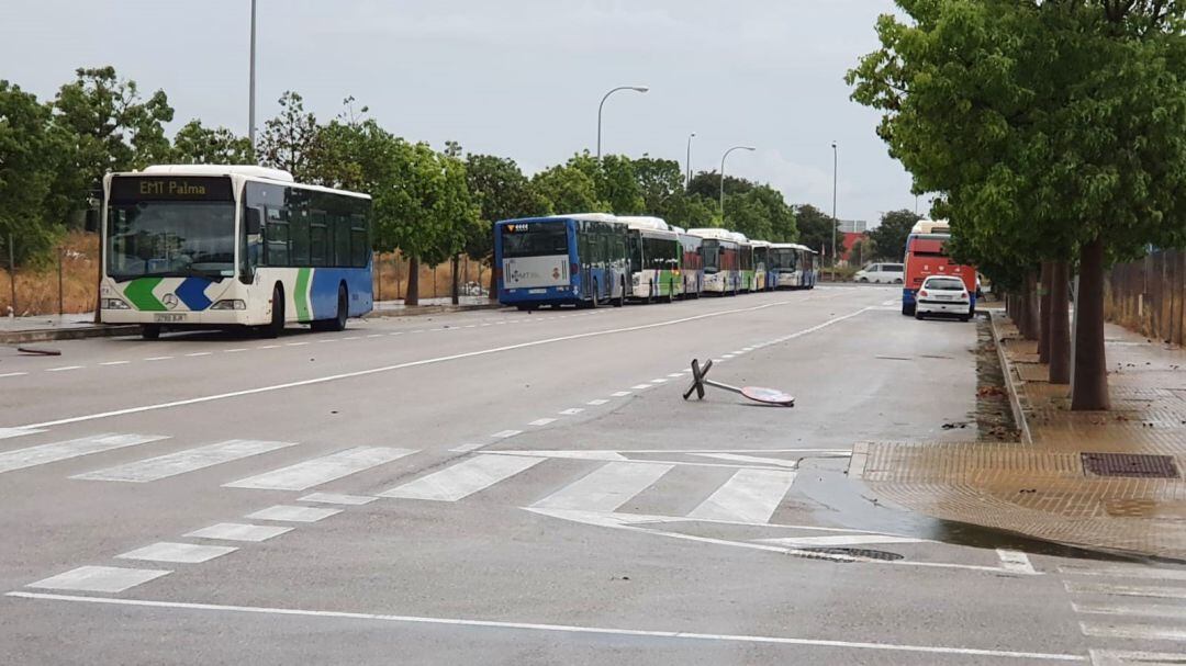 Autobuses aparcados en Son Güells en unas de las jornadas de paros parciales.